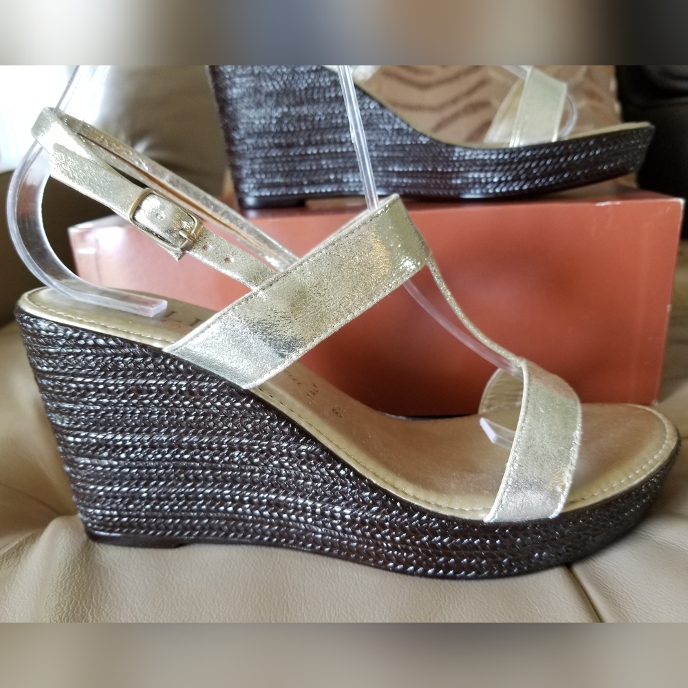 New Italian Shoemakers Shale Platinum Wedge 8.5 - Picture 2 of 7